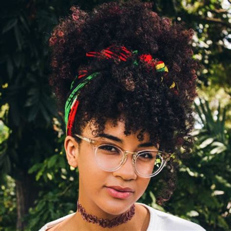 5 Ways To Style Your Curly Bangs For The Summer