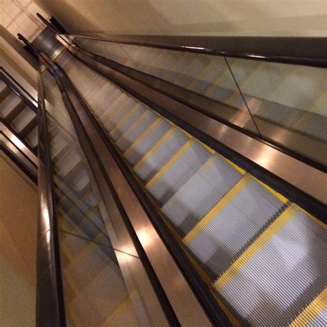 marriott canal street nola stairs escalator walkway