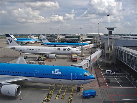 amsterdam schiphol airports  cargo throughput     photo pixabay