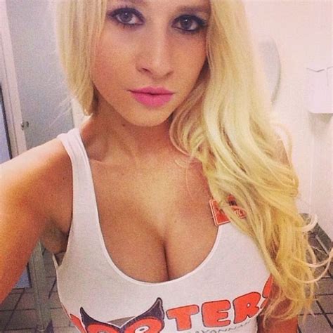 Hooters Girls Cleavage View Pinterest Posts And Girls