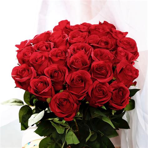 2021 wholesale romantic artificial simulation fake silk red rose