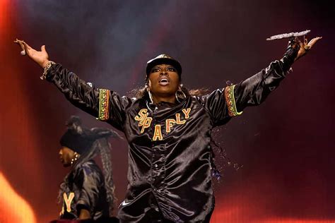 missy elliott becomes the first female rapper to be