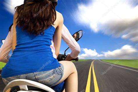 Girls Riding A Motorcycle With High Speed On A Country Road — Stock