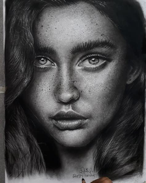 draw  realistic face  pencil