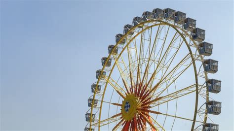 Couple Arrested For Having Sex On Ferris Wheel Ride At Amusement Park