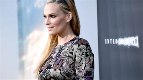 Molly Sims Releases New Book On Beauty Pix11