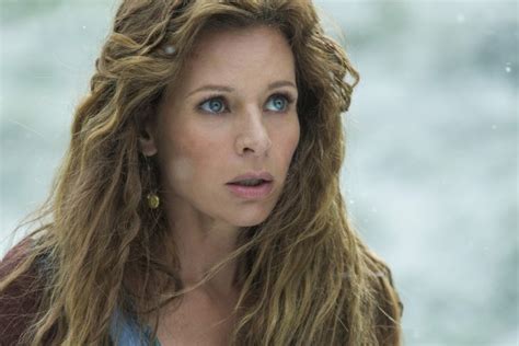 vikings hottie jessalyn gilsig has great cleavage front page celebrities