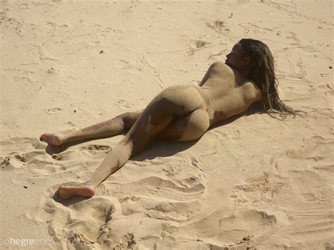 kiky in sand sculptures by hegre art 12 photos erotic beauties