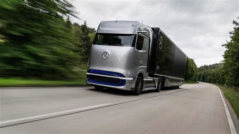 daimler reveals long haul hydrogen fuel cell semi  series production  late