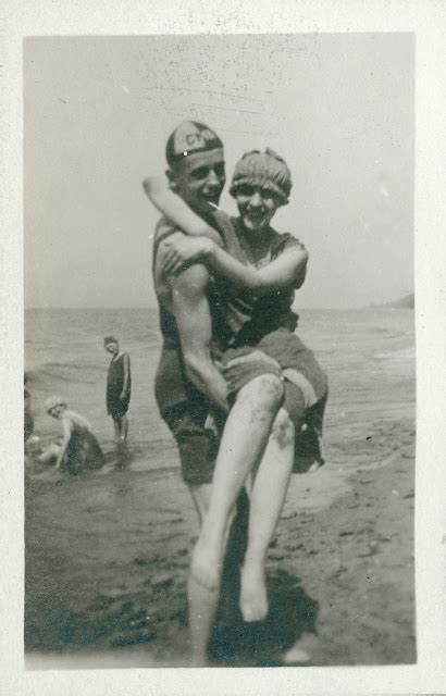 26 Vintage Snapshots Capture People Have Fun On The Beach From Between