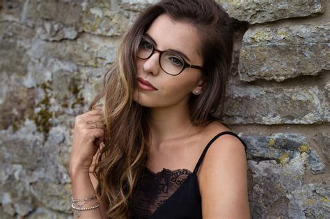 wallpaper brunette women with glasses face women outdoors