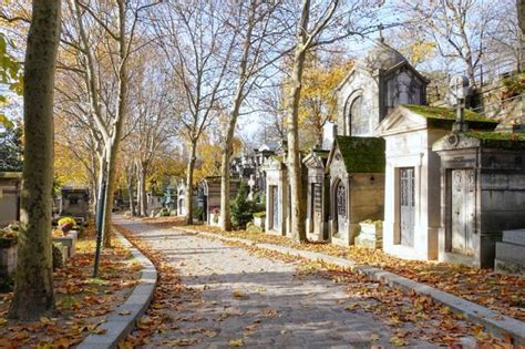 paris cimetiere du pere lachaise necropole parisienne emblematique lieu de promenade  de