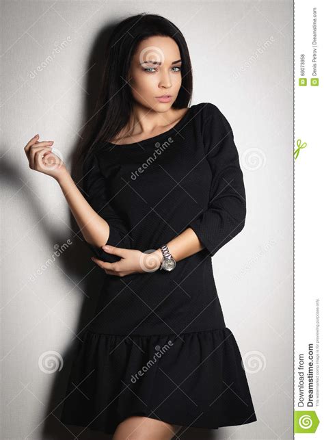 Mooie Vrouw In Een Sexy Korte Kleding Stock Foto Afbeelding Bestaande