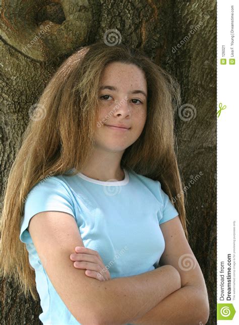 het meisje van de tiener met lang haar stock afbeelding afbeelding bestaande uit slim school