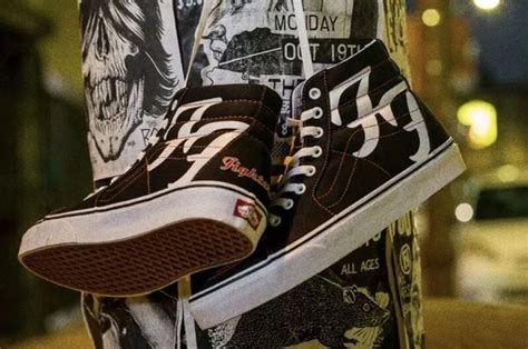 Vans Rilis Sneakers Kolaborasi Dengan Foo Fighters Ini Tanggal