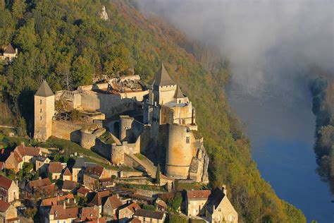 chateau de castelnaud dordogne aquitaine france dordogne beautiful castles mansions