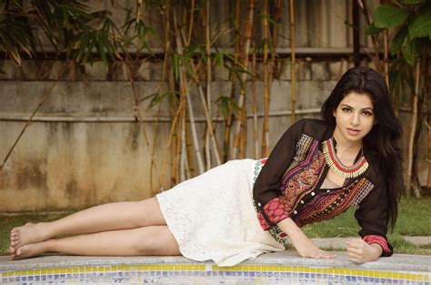 iswarya menon bollywood actress model girl beautiful brunette