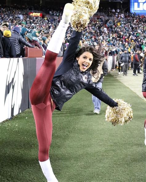 21 Cheerleaders Who S Amazing Flexibility Has To Be Seen To Be Believed