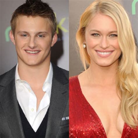 Hunger Games Hookup Kissing Couple Alexander Ludwig And Leven Rambin