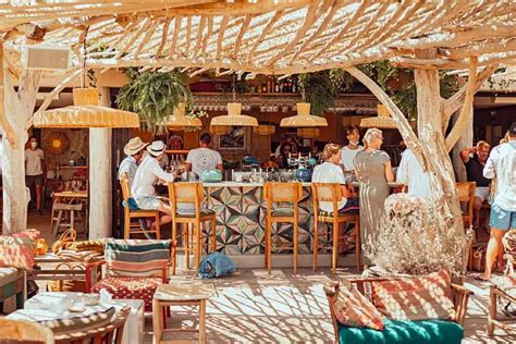 guide  saint tropezs beach bars