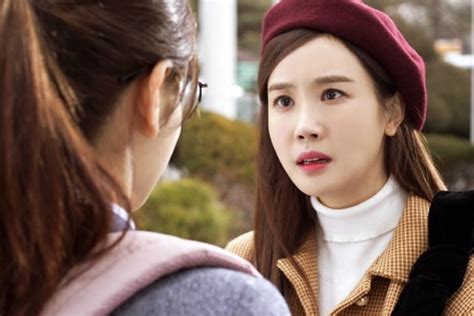 Lee Da Hae Discusses The Challenge Of Taking On Two Roles