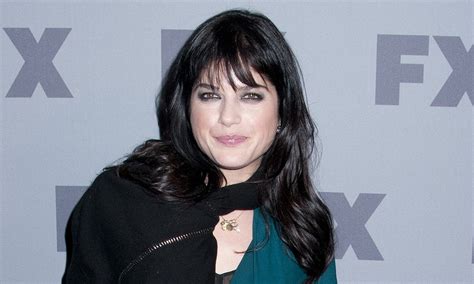 selma blair public breastfeeding actress doesn t care who she offends daily mail online