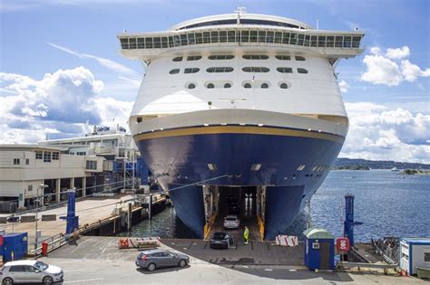 color  skal igjen seile til kiel med passasjerer dfly