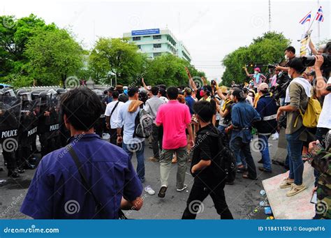 Bangkok Thailand 11 24 2012 Riot Police Face Protesters At Royal
