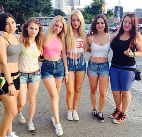 Group Of Girls R Croptopgirls