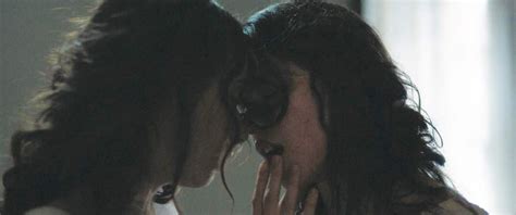 margaret qualley and rebecca dayan lesbian kiss scene from