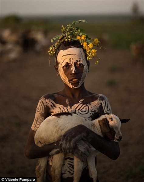 Ethiopia S Karo People Decorate Their Faces And Bodies