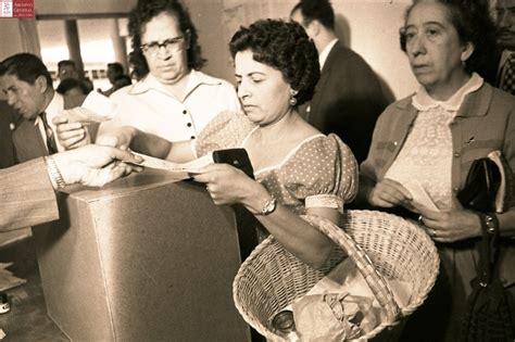 1955 Por Primera Vez La Mujer Mexicana Emite Su Voto En Unas