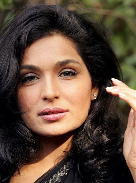 actress meera purchases expensive camera livetv pk actors