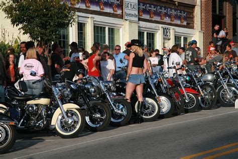 finding  motorcycle club