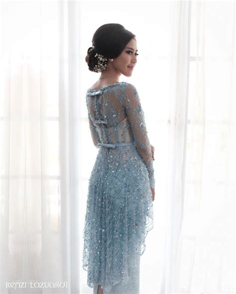 Kebaya Berwarna Biru