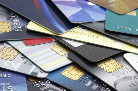 smart ways  finally pay   credit card debt living rich