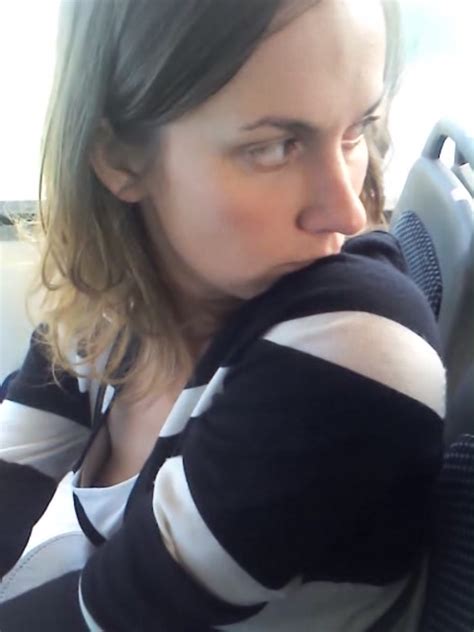 [pics] voyeur downblouse nice girl in bus