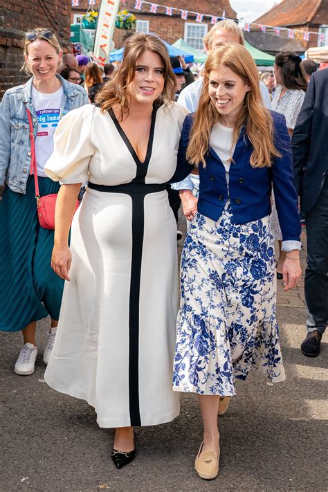 supportive princess beatrice stands   pregnant sister princess
