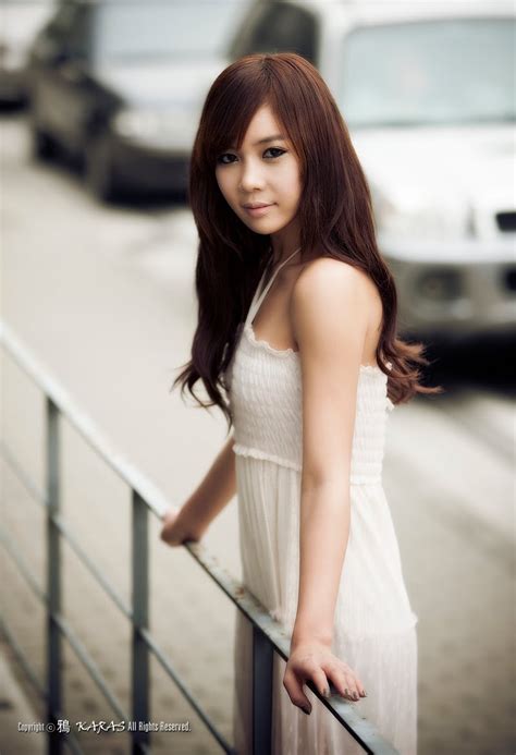 asian hot celebrity kim in ae white halter dress