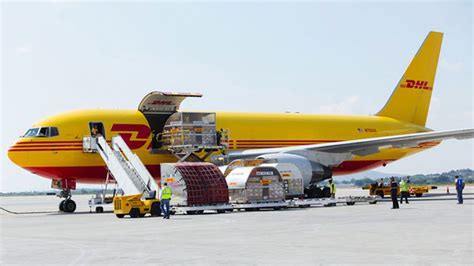 porte par le commerce dhl va investir  millions deuros en france les echos