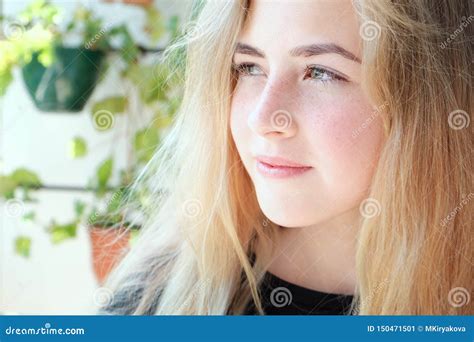 Teen Blonde Hair Green Eyes Telegraph