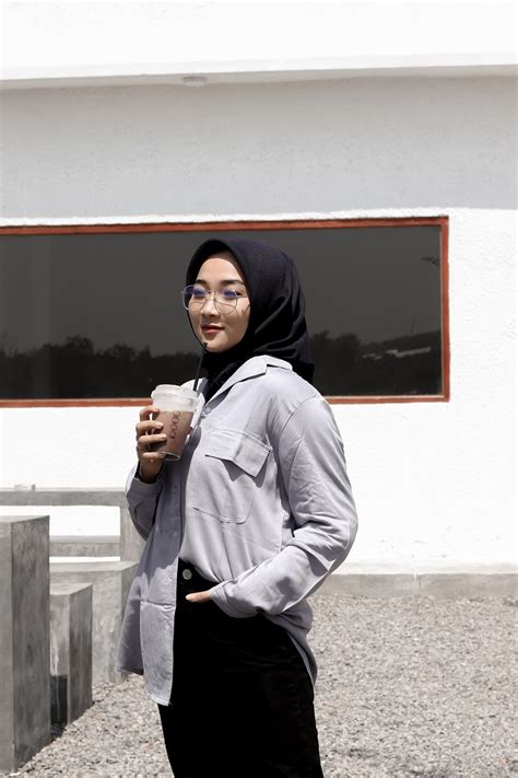 Inspirasi Gaya Hijab Casual Yang Simple Dan Stylish – Amigo Group