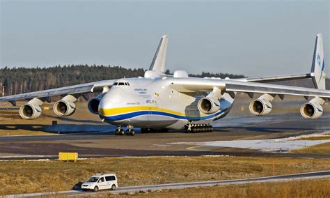 worlds biggest plane touches   perth australia antonov