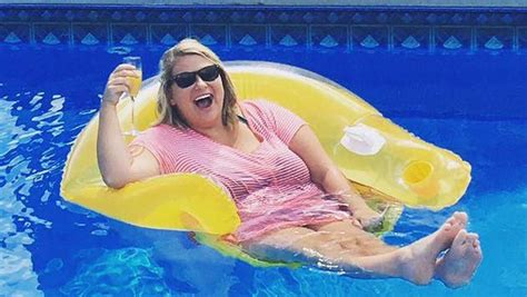 Alabama Moms Pool Day Photo Makes A Splash On The Internet