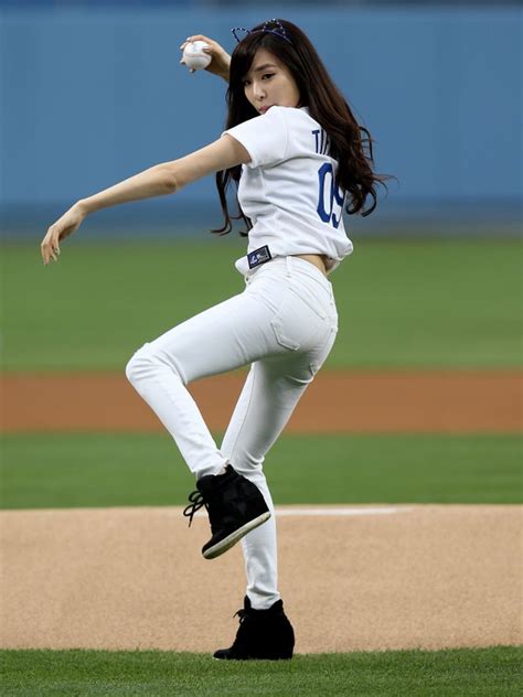 Video Tiffany Hwang’s Dreadful First Pitch Before Dodgers Game New