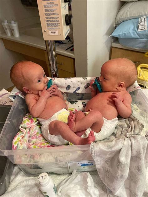 identical nurses delivering twin babies  viral brandsynario