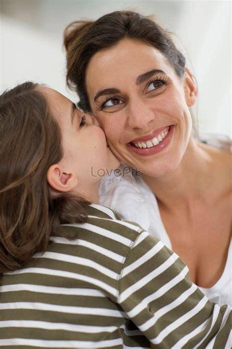 girl kissing mother picture and hd photos free download on lovepik