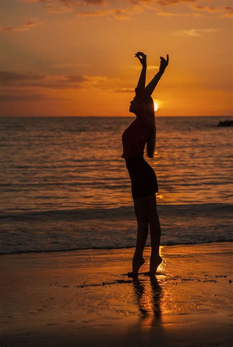 dancing girl on the sunset dance photography poses sunset