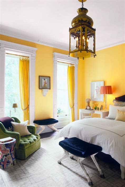 What Colors Go With Yellow In A Bedroom