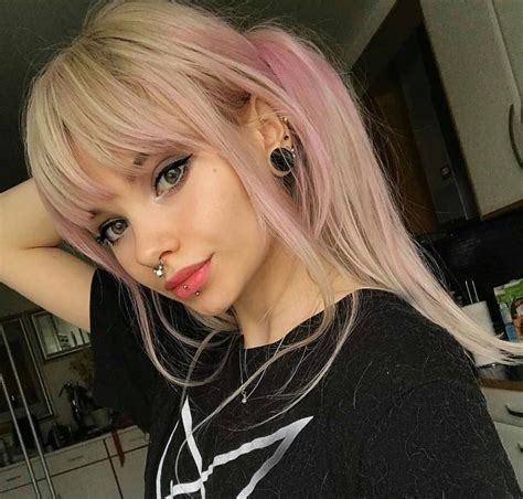 Pin By Jessicaxoxstone On Mygirl Hairstyles With Bangs Emo Hair